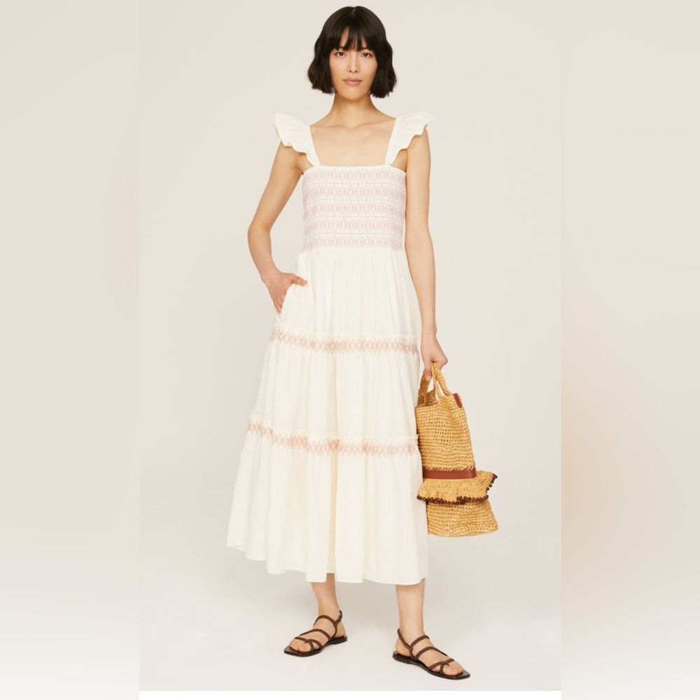Madewell embroidered lucie midi dress! Perfect for a day at the beach 😎